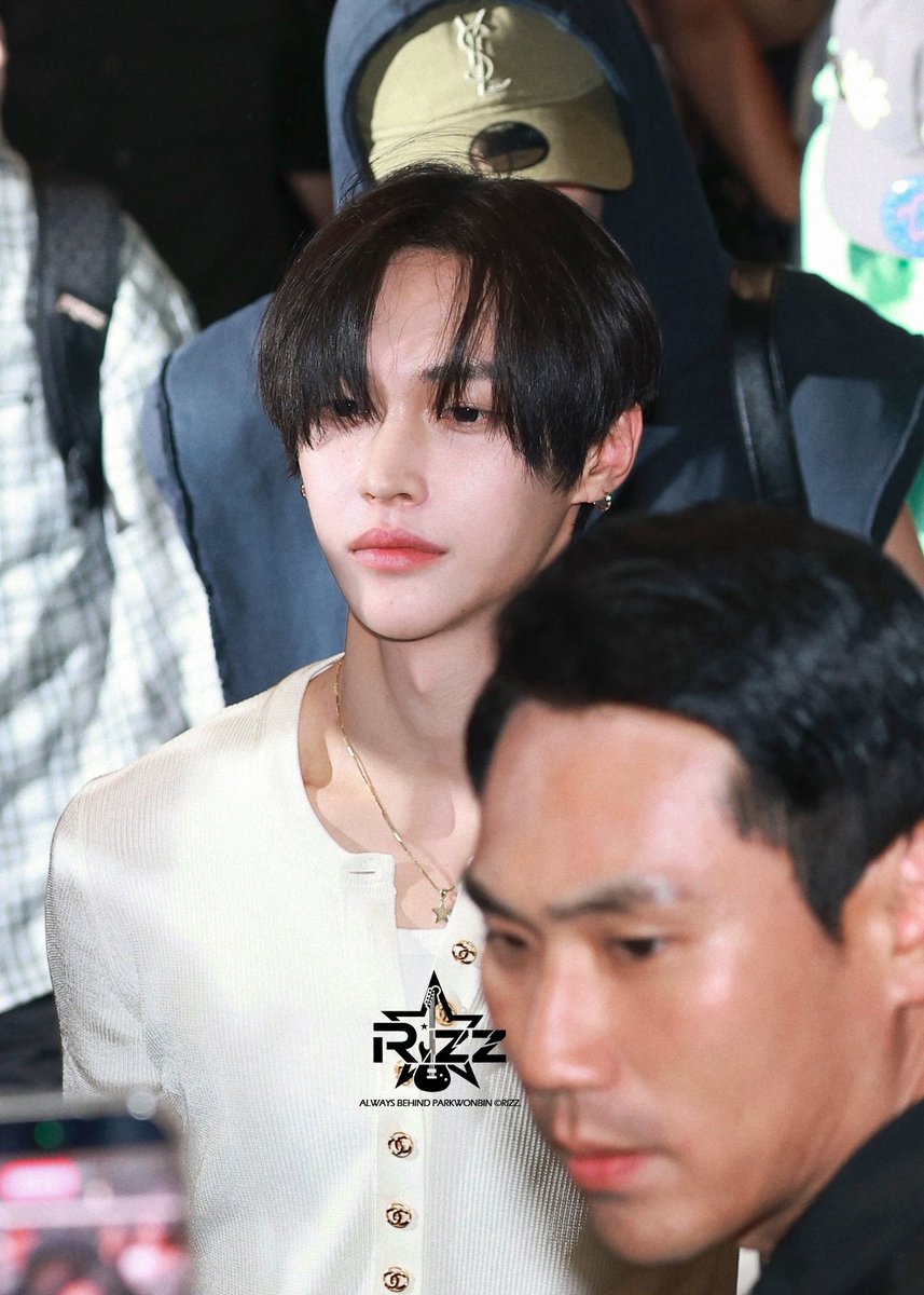 rizzwonbin's tweet photo. 260811 🛫 #원빈 #WONBIN #라이즈 #RIIZE https://t.co/pdl6s5BPUQ