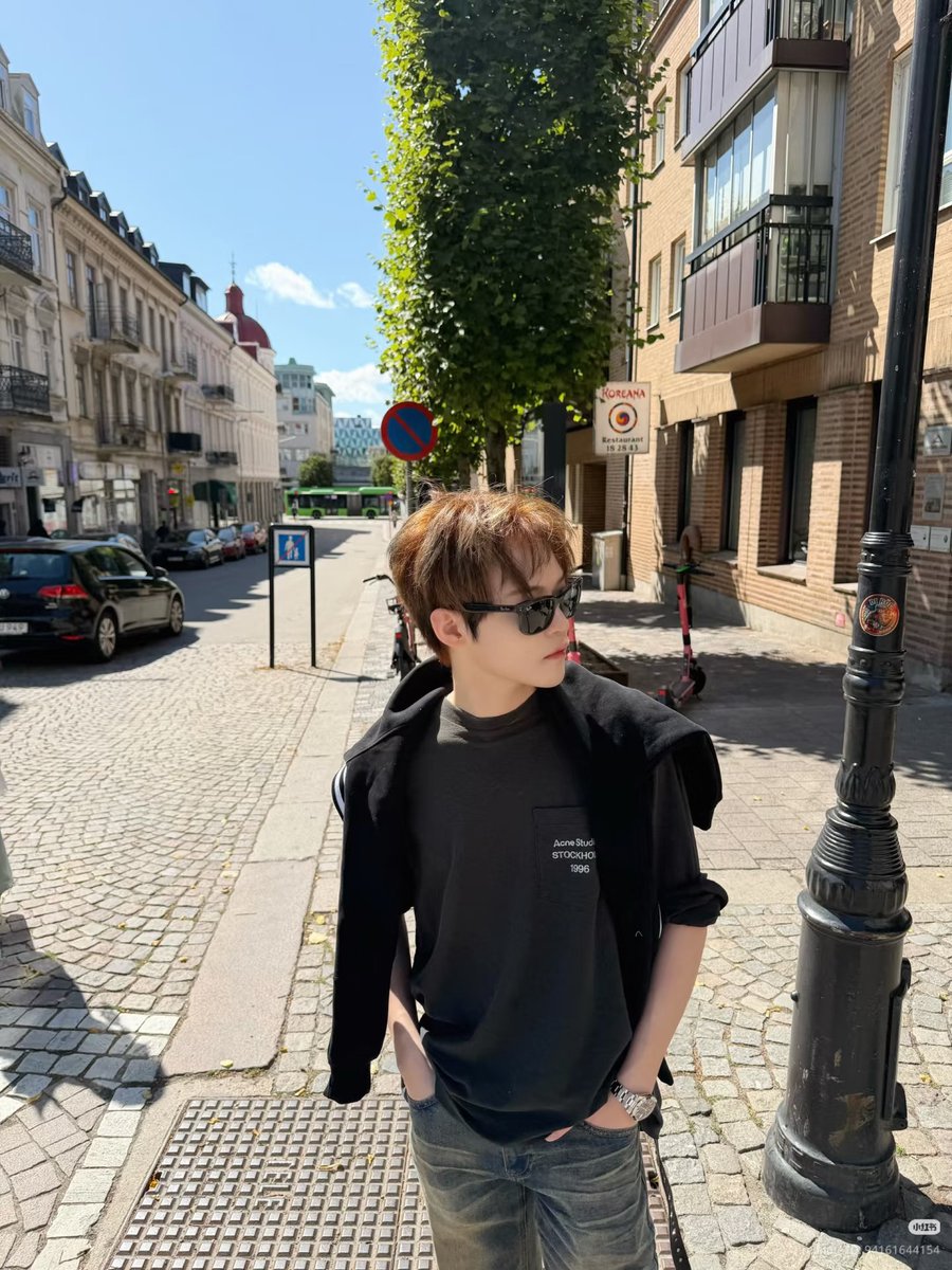 seaunsrats's tweet photo. น้องเล่อโพสต์ xhs
'ได้ร่วมเคียงบ่าเคียงไหล่กับเพื่อนๆ ในทีมหรันชิงถวนที่สวีเดน
คว้ารางวัลเหรียญทองในประเภทเพลงป๊อป🏆
ใช้เสียงประสานเป็นสะพาน เชื่อมให้บทเพลงก้าวข้ามภูเขาและท้องทะเล เดินหน้าต่อไป ✨
#แชมป์โลก #สร้างชื่อเสียงให้ประเทศ'
https://t.co/fY9eIAPx94 https://t.co/R2PDwpl67O