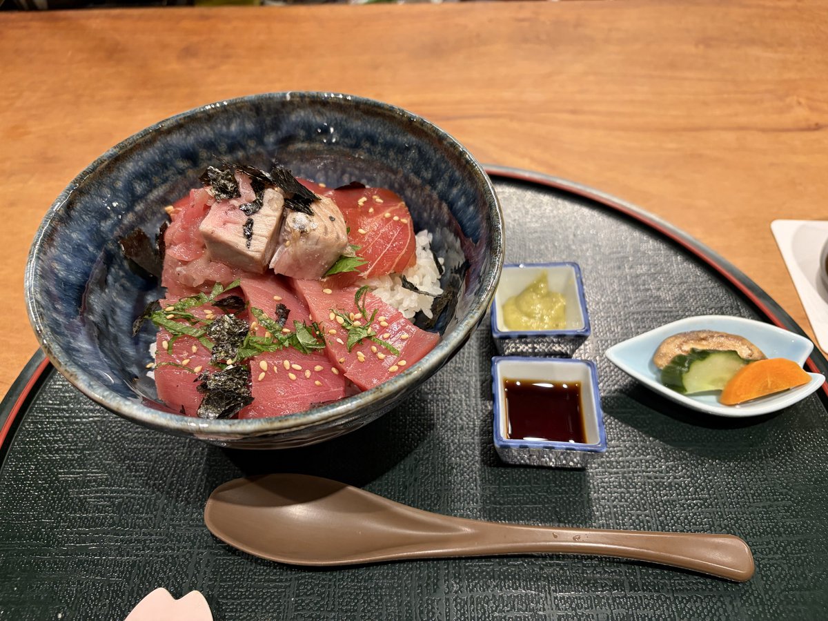 pen_ta3249's tweet photo. 初来訪、こよみ料理 鼎

・お通し（海老真薯）
・ハモカツ
・茶碗蒸し
・天然本鮪の彩り丼

ハモは注文受けてから骨切り！！
揚げ具合も良く、ふわふわしてて凄く美味しかった！
彩り丼も漬け、中トロ、塩炙りにネギトロと色々入ってて楽しめた！

ご馳走様でした＾＾
（※ワンドリンクオーダー制） https://t.co/A6sMTnfSse