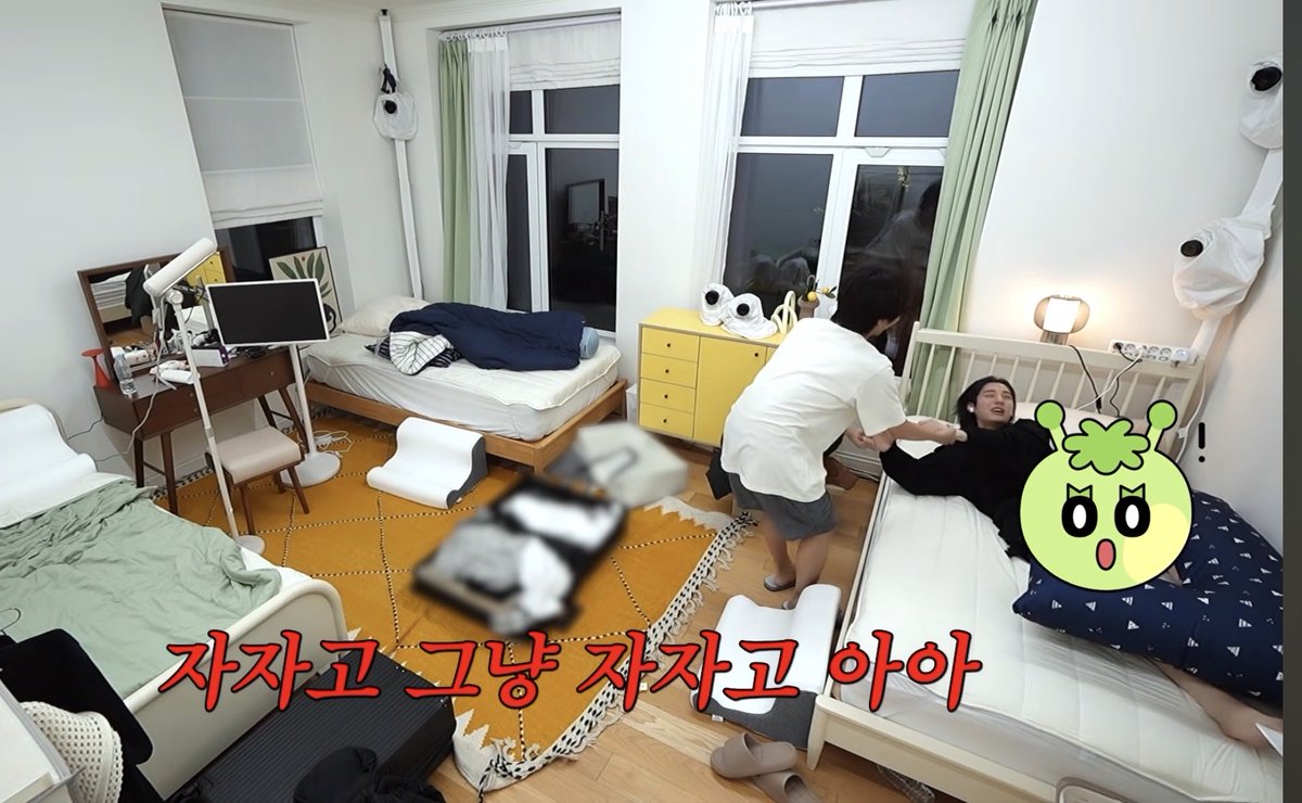 ebebeb011's tweet photo. 에어팟까지끼고
진짜야무지게자려고함 https://t.co/Bu0EYcmAPc