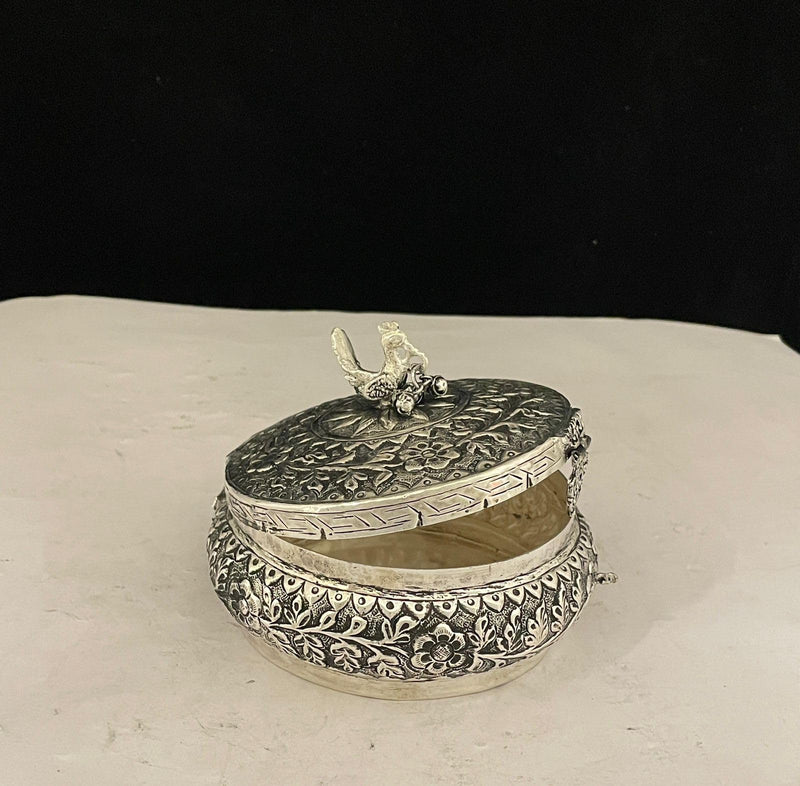 kanika_jain83's tweet photo. German Silver Fully Carved Gift Box / Jewelry Box
🌐 Website: https://t.co/j9PLpKBgGU
🛍️ Etsy: https://t.co/t11Y9YOtoi
📩 DM for bulk orders & custom requirements
#GermanSilver #GermanSilverBox #JewelryBox #GiftBox #CarvedBox #SweetsBox https://t.co/GjA23xMy3D
