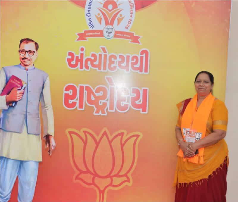 sumanbenbjp's tweet photo. BAPS સ્વામિનારાયણ મંદિર, ગોધરા ખાતે 'પંડિત દીનદયાલ ઉપાધ્યાય પ્રશિક્ષણ મહાઅભિયાન 2026' અંતર્ગત આયોજિત પંચમહાલ જિલ્લા ભારતીય જનતા પાર્ટી ના 'જિલ્લા પ્રશિક્ષણ વર્ગ' માં ત્રીજા દિવસે

1/3 https://t.co/TVPQkCiEuz