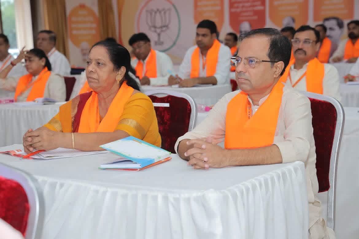 sumanbenbjp's tweet photo. BAPS સ્વામિનારાયણ મંદિર, ગોધરા ખાતે 'પંડિત દીનદયાલ ઉપાધ્યાય પ્રશિક્ષણ મહાઅભિયાન 2026' અંતર્ગત આયોજિત પંચમહાલ જિલ્લા ભારતીય જનતા પાર્ટી ના 'જિલ્લા પ્રશિક્ષણ વર્ગ' માં ત્રીજા દિવસે

1/3 https://t.co/TVPQkCiEuz