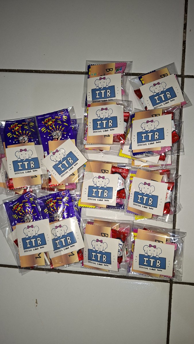 byyhra's tweet photo. hiii para #moots akuhh 😃
aku mau bagi bagi #freebies pas oskm 😺
yang mau bisa komen yahhh nanti aku catet, siapa cepat dia dapat yakk 😊
#freebiesitb
#itb https://t.co/0wABnt44be