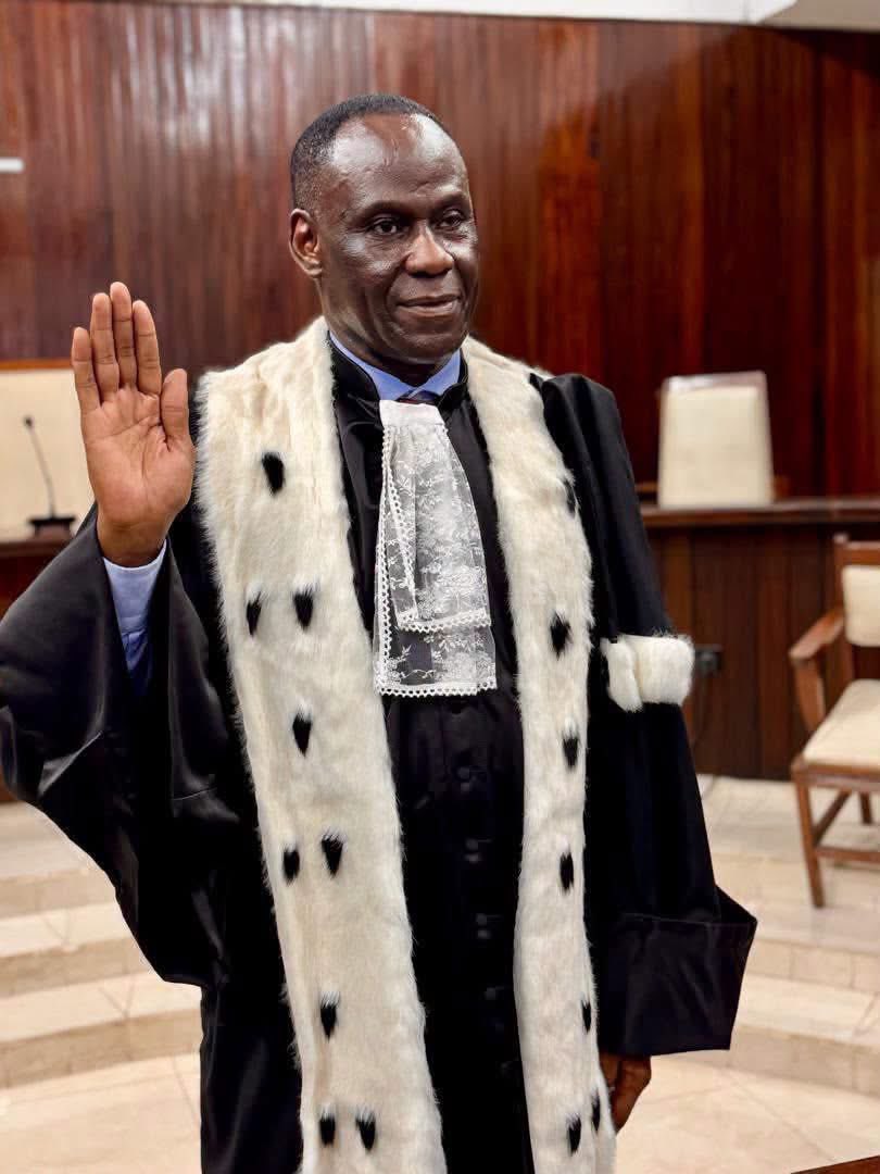 LayeSeckSeckFCB's tweet photo. ‼️ Le Nouveau Président du Conseil constitutionnel , Ousmane Diagne , prend ses fonctions

🇸🇳❤️🏛️ https://t.co/omI5KDx4z0
