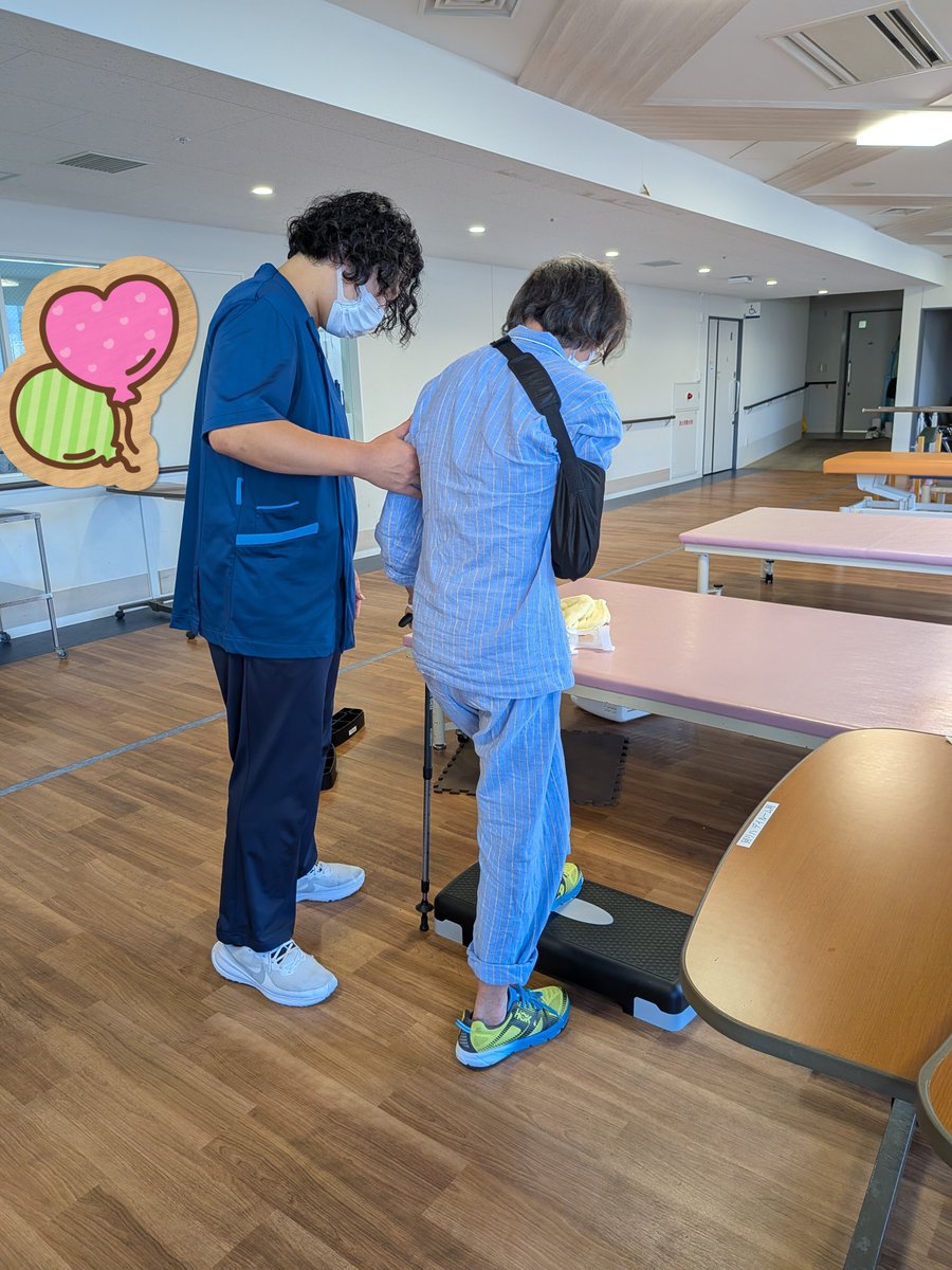 sof1y's tweet photo. 夫、リハビリ病院に転院して昨日で４か月、
本格的なリハビリ開始から今日で４か月になりました。

自宅に戻ってからの生活に困らないよう、段差の練習を頑張っていました。

退院まで残り１週間、ガンバレ！ https://t.co/LORo85a64Z