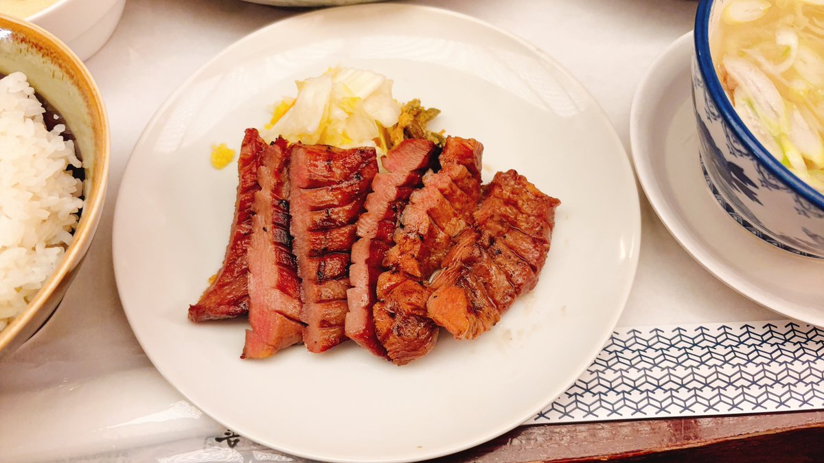 TyanPuru_PS2's tweet photo. 【月イチ牛タン生活】🐮

【たんや 善治郎】
毎月牛タン:62ヶ月連続
定期投稿:40ヶ月目

善治郎全店&amp;メニュー制覇の道
全店舗:2/12

定食:3/11
ランチ:0/9
善治郎オリジナル:0/9
麺類・お重類:3/19
おつまみ・一品料理:6/22
総合:12/70

・内容
牛タン3枚定食 (とろろ)
つくね
ソーセージ

感想↓ https://t.co/cBMeLx0RjX
