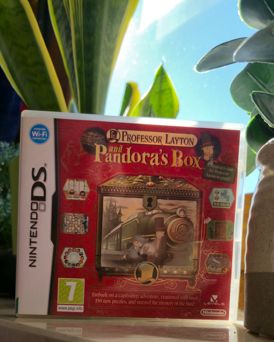 Hesosek's tweet photo. Dzień 46 wrzucania zdjęć gier z mojej kolekcji :)       
Dzisiaj Professor Layton and Pandora's Box na nintendo ds https://t.co/QN0Xsix7aS