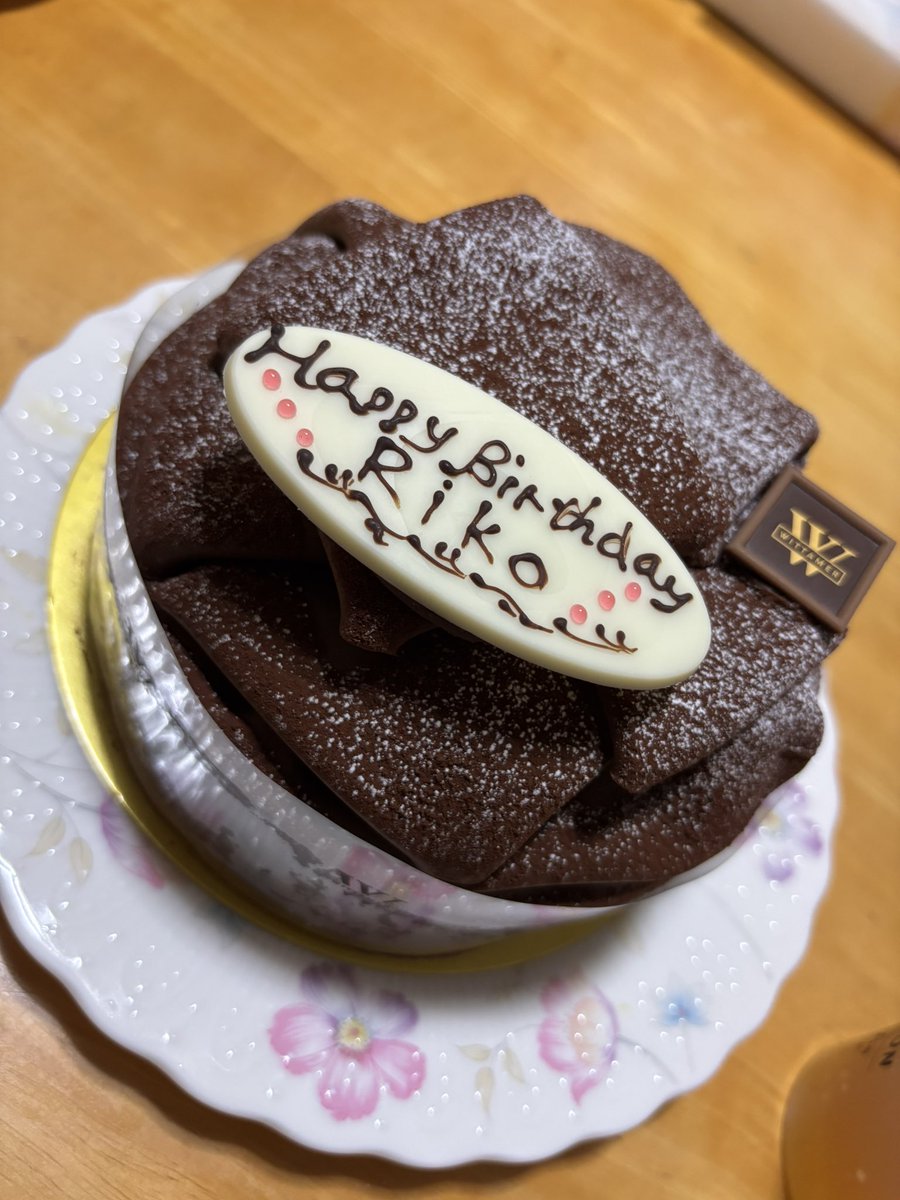 Rikoroll_'s tweet photo. 私事ですが、本日26歳になりましたー🎂

ここ数年は本当に有難いことに稽古場でお祝いしていただいていたので、今年は久々に家族と過ごした誕生日でした。

人との繋がりを大切に、引き続き一歩一歩精進していこうと思います。
みなさま今後とも何卒よろしくお願いいたします！ https://t.co/AZyNVf1dkN