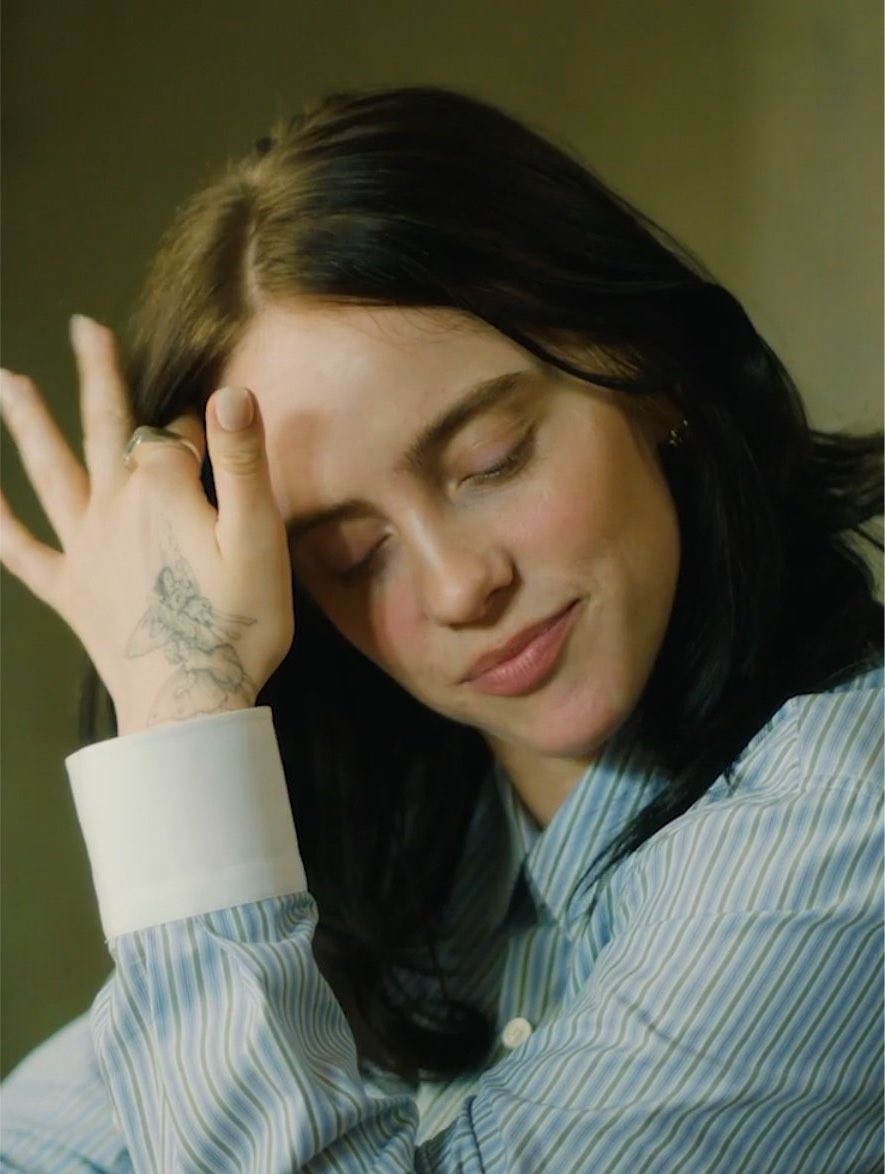 InfoBillieBR's tweet photo. LINDA! Bo Bragason, atriz que interpreta a personagem Oona na nova série “Sterling Point”, revelou recentemente que Billie Eilish é a sua artista favorita. 

“Eu acho que a Billie Eilish sempre foi e sempre vai ser a minha número 1. Eu a amo, eu amo todas as músicas dela.” https://t.co/4bxI3VYJQA