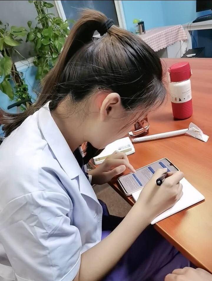 crakesh94's tweet photo. 今天连续接诊，忙到忘记看手机。
偶尔觉得，认真工作的人，时间真的过得很快。 https://t.co/BM4QpOfCkC