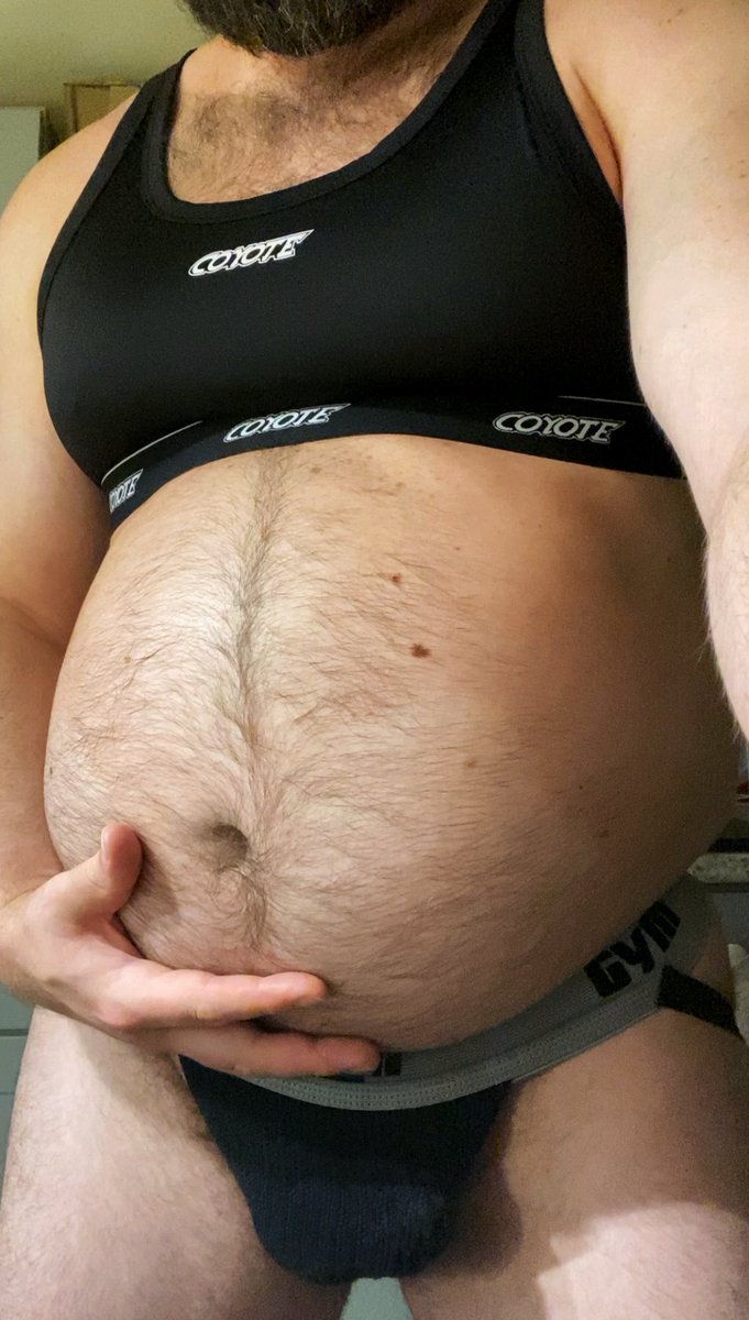 thepumpedpup's tweet photo. This thing is getting out of hand 🥵🤤🫃

#tummytuesday #fatpup #feedme #bellyrubsplease https://t.co/hQRz4gIPNx