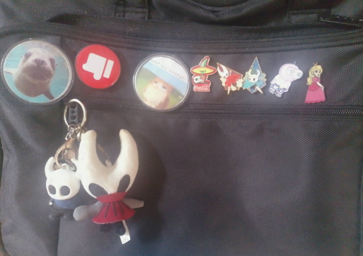 moonscupcake's tweet photo. antes. de irme a dormir dejo foto de mi mochila https://t.co/uPnmQPd2K2