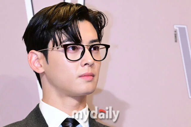 pannchoa's tweet photo. ASTRO Cha Eunwoo confirms drama return as the lead of 'Bon Appetit, Your Majesty 2', Im Yoona and Lee Chaemin step down
https://t.co/41omL1zSEV https://t.co/vTmirk0f1r