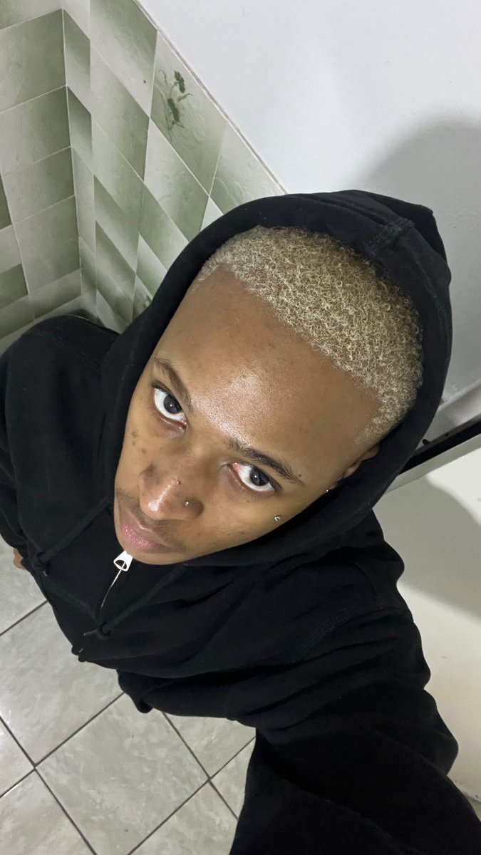ngezile_'s tweet photo. it’s whatever https://t.co/KMOXg5sMGF