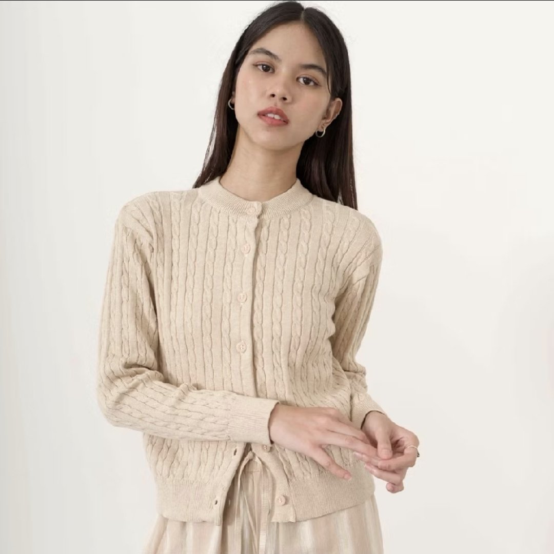 rdiyah0213's tweet photo. OOTD pake Cardigan atau Sweater ? Ayokk .. 
Brand satu ini ga bisa diem, selalu ada gebrakan. Mana produknya gapernah gagal, By. Ody 😍
Udah pasti nyaman, lembut dan mudah dipadukan untuk segala style. https://t.co/BnwuVWuKID