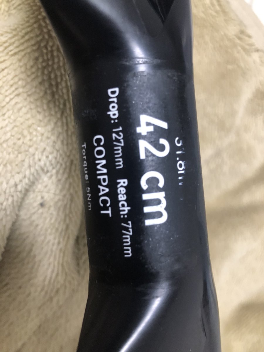 SWvengeSL4's tweet photo. #ロードバイク物販 
ENVE SES AERO
c-c370 c-c420 フレアハンドル
・ステムでクランプする箇所をヤスられていて径の印字が消えかけてます
・エンド未カットなのでちゃんと純正バーエンド生きてます

30000𝐲𝐞𝐧💰➕送料応相談（直接引取大歓迎）
お支払いはPayPay or 振込 https://t.co/9P7yOrhkdu