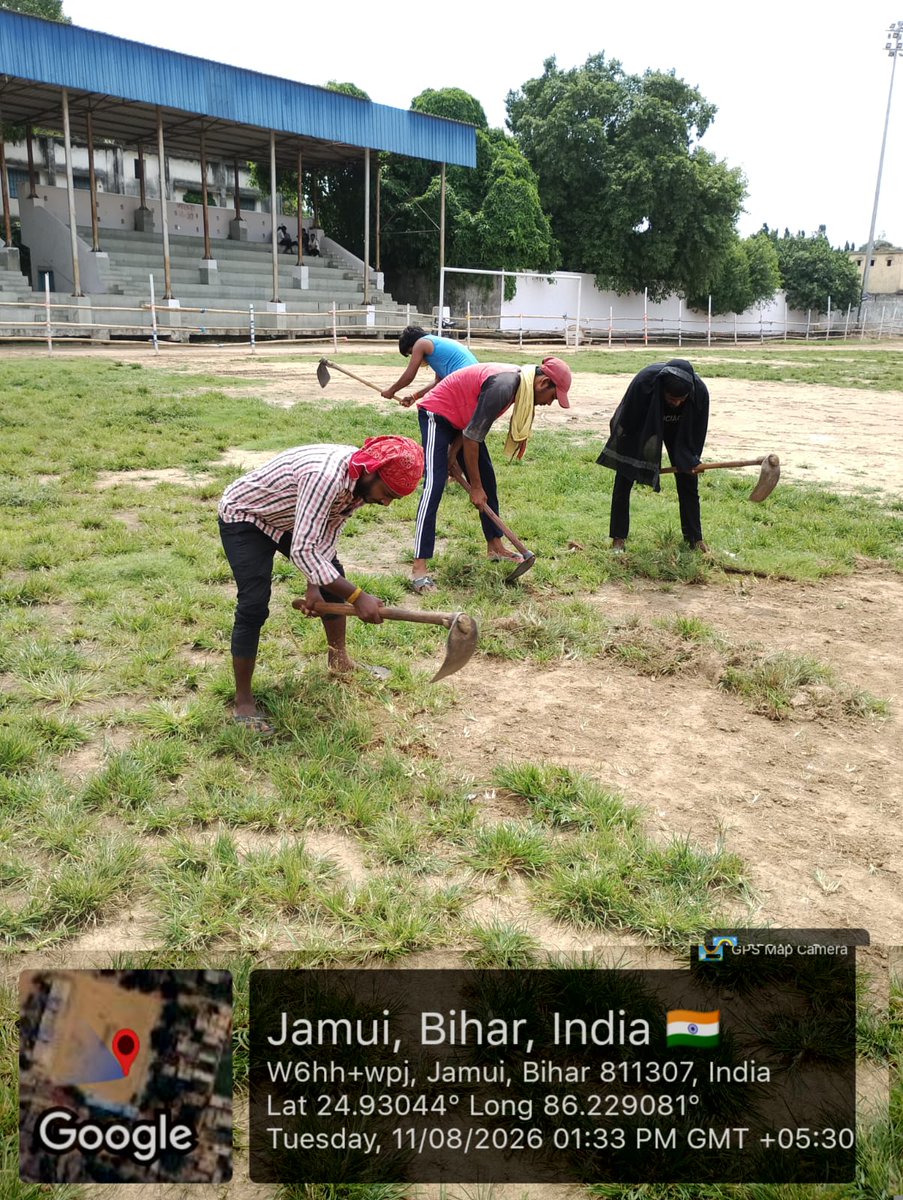 JamuiNagar's tweet photo. नगर परिषद जमुई द्वारा 80वें स्वतंत्रता दिवस के उपलक्ष्य में नगर के वार्ड संख्या 06 स्थित श्री कृष्ण सिंह स्टेडियम में विशेष स्वच्छता कार्य किया गया । https://t.co/Eor4vFjMFo