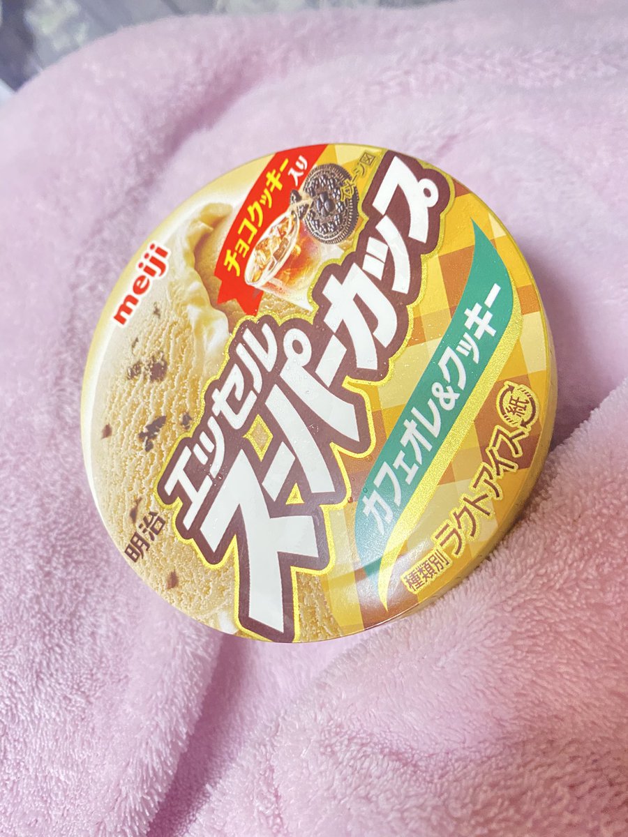 Aya0twm's tweet photo. 間違えてチョコチップクッキーのスーパーカップ買ったとおもったら……

カフェオレクッキー買ってしもうたわ😂笑笑やらかした🫠🫠 https://t.co/ehByeF1YXK