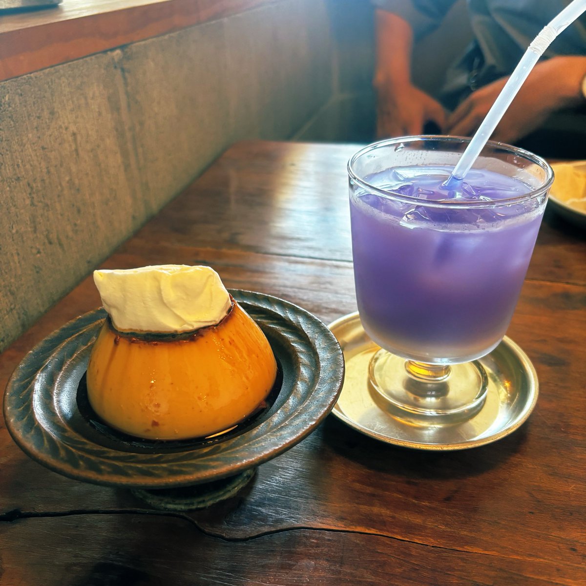 gitannma's tweet photo. 混ぜると色変わるの楽しい、そしてプリンが美味かった🍮 https://t.co/eK2sJDHdji