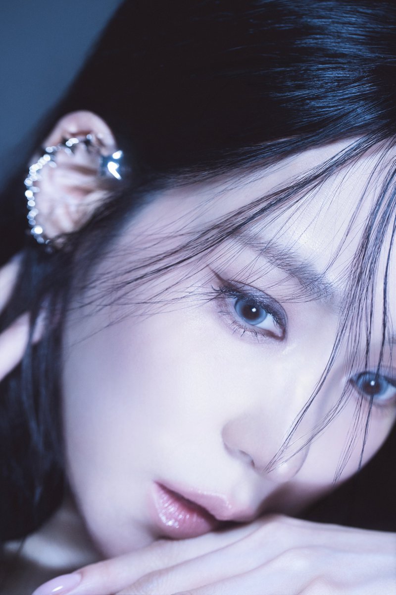 npomvtt's tweet photo. Tiffany Young (Girls' Generation) divulga imagens conceituais para o lançamento do álbum "Edge of Calm", que ocorre no dia 20 de agosto. https://t.co/1ZF3k3jYRn