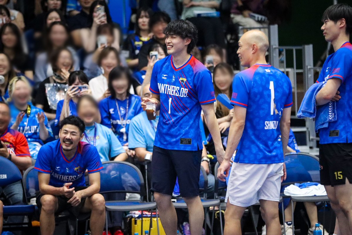 toray_i's tweet photo. 兒玉「うちのバリスタが、コーヒー入れてくれました〜〜!!!」※試合中
MC「凄い!オーストラリアで修行されてるんですよね?」
久原「いぇす」
MC「大丈夫?大分中学英語の発音だけど、コミュニケーション取れてる??」
そんなふわふわつーちゃんのコーヒーが飲みたいです
#久原翼
#GORILASTMATCH https://t.co/YgQ1IXNySD