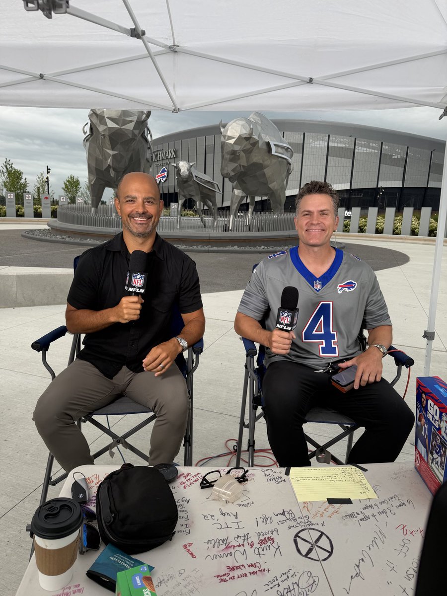 MikeGarafolo's tweet photo. BUFFALO — The herd’s all here. 

@gmfb now. https://t.co/q18sbMw4Nb