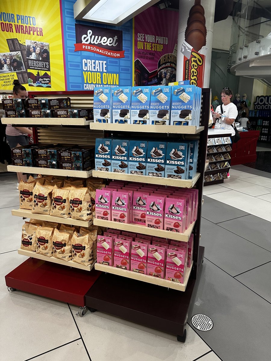 PrintexPackages's tweet photo. When your Boss sends you a picture "Our Boxes in Vegas"--Hershey's Chocolate World, New York-New York Hotel &amp; Casino! ---you post it!!! https://t.co/okp661ESet