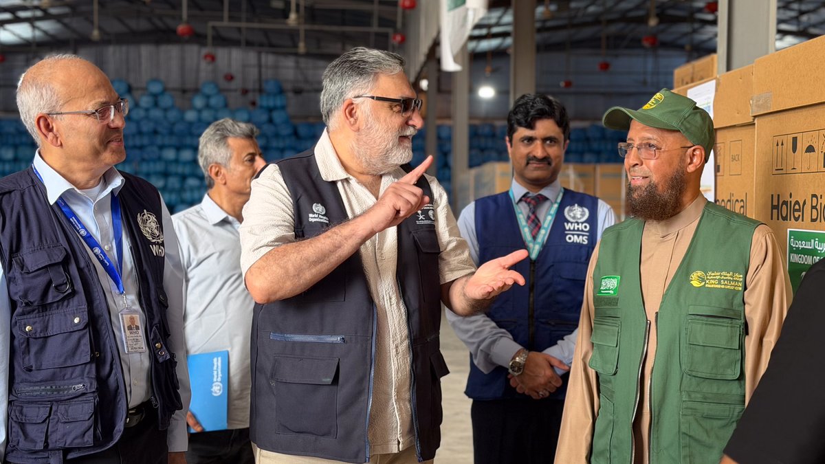 WHOYemen's tweet photo. Strengthening immunization in southern #Yemen. 💉

@WHO, with the Ministry of Public Health and Population, is strengthening vaccine storage and measles response in Aden and Taiz with 32 solar-powered refrigerators and 12 vaccine freezers, supported by @KSrelief_EN. https://t.co/jQCr8PNwKe