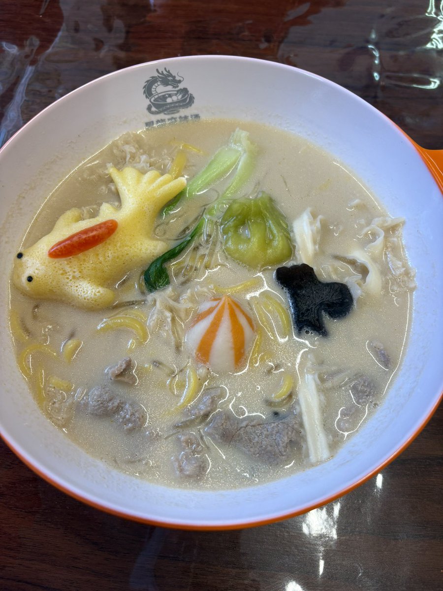 nao_cola's tweet photo. 麻辣湯デビュー(これで1400円)
魚の形の蒸しパンみたいなやつ、かわいいけど麻辣湯との相性は✖️✖️✖️ https://t.co/IUnO5RZ418