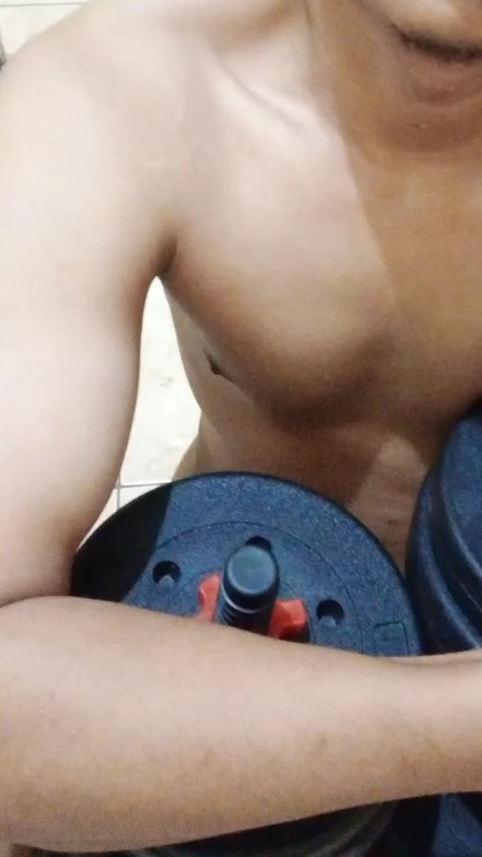 _xygi's tweet photo. Kuy?🔥🥵 #jakarta #workout https://t.co/4ySj9syoVK