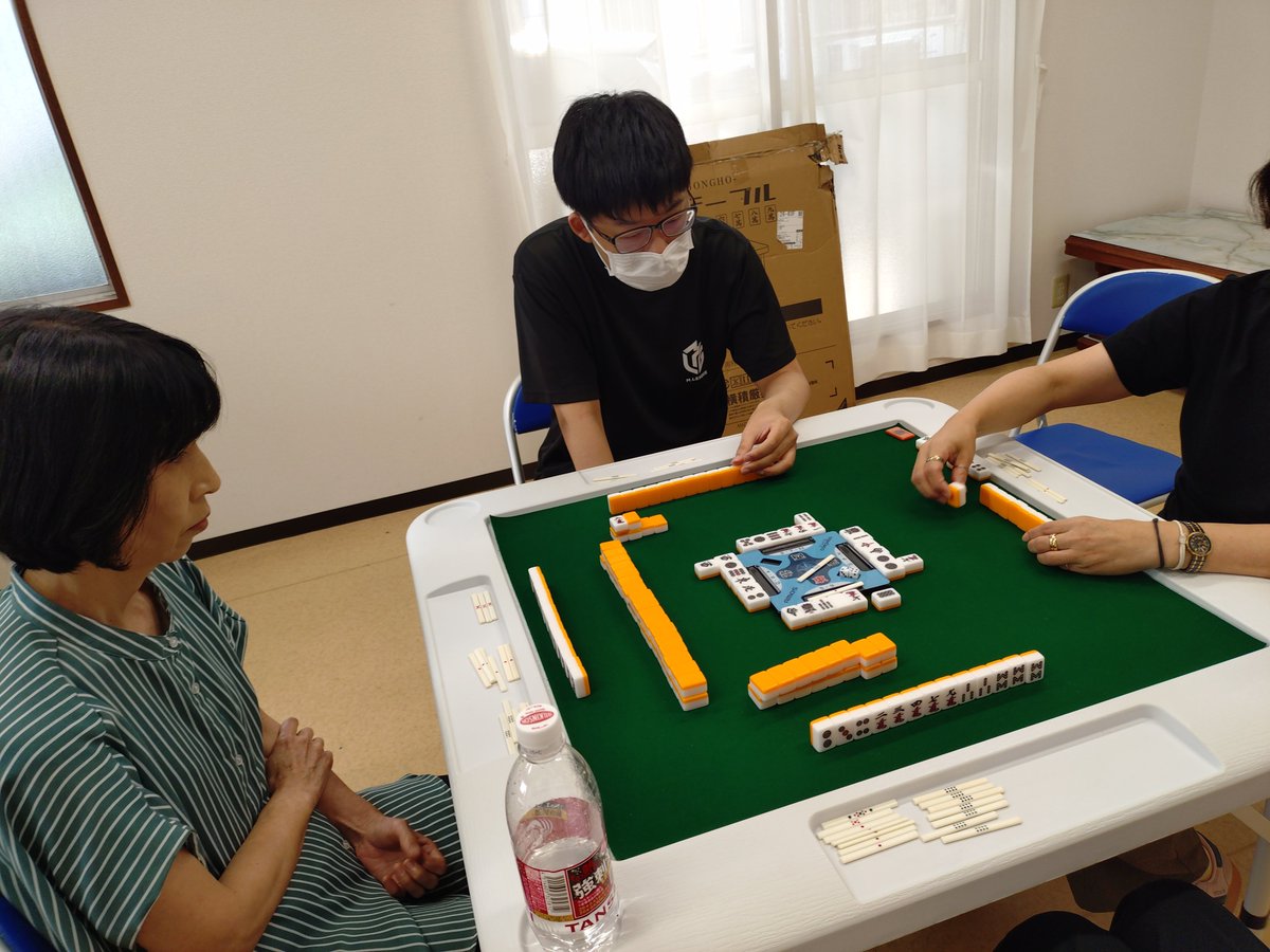 maebashimahjong's tweet photo. 8月8日(土)
健康麻雀 in前橋
⁡⁡⁡
この日も楽しく実施出来ました！⁡⁡⁡
⁡毎週日曜日に開催してます！
⁡
⁡小学生から大人まで楽しく参加しております😆
⁡
#麻雀 #健康麻雀 #頭脳ゲーム #Mリーグ #ドンジャラ https://t.co/JWbsVEuIjx