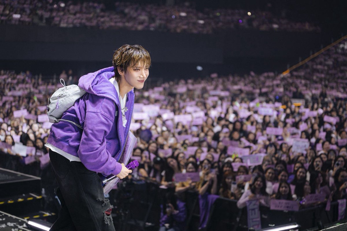 prakai11's tweet photo. แล้วเพิ่งสังเกตธีมสีคอน สีฮู้ดม่วง(ที่เตนล์ออกแบบเอง) มันคือสี lovely purple 🥹 #10vely #TEN #TENCORE0110Concert https://t.co/iFaR9jWPjA