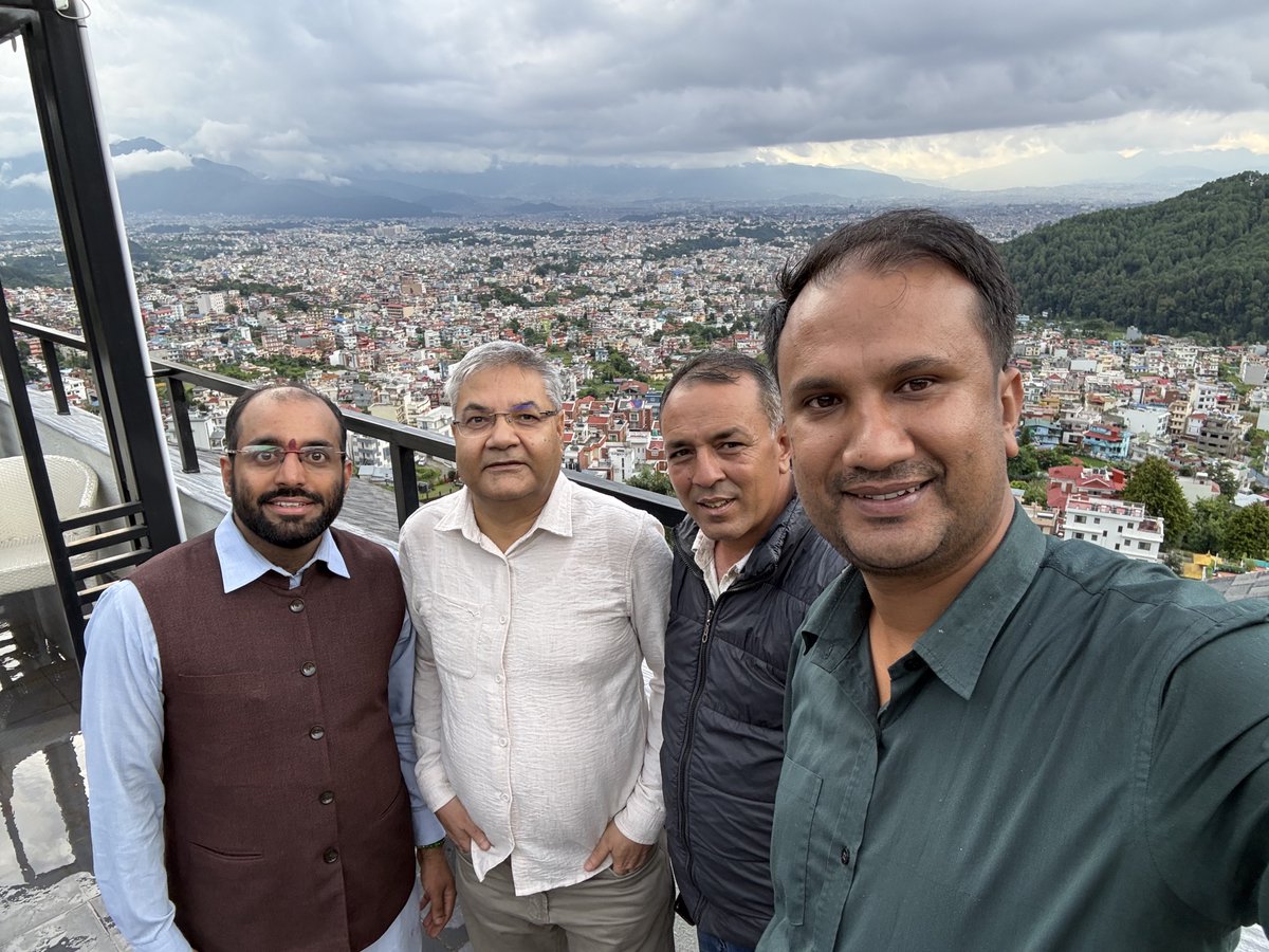 GokulPBaskota's tweet photo. डुल्दै जादा जम्काभेटले जुराएकोसंयोग,बुढानीलकण्ठ लेमन ट्रि बाट खुलेको शहर,धुम्मिएको बादल! https://t.co/UiRePN2Eve