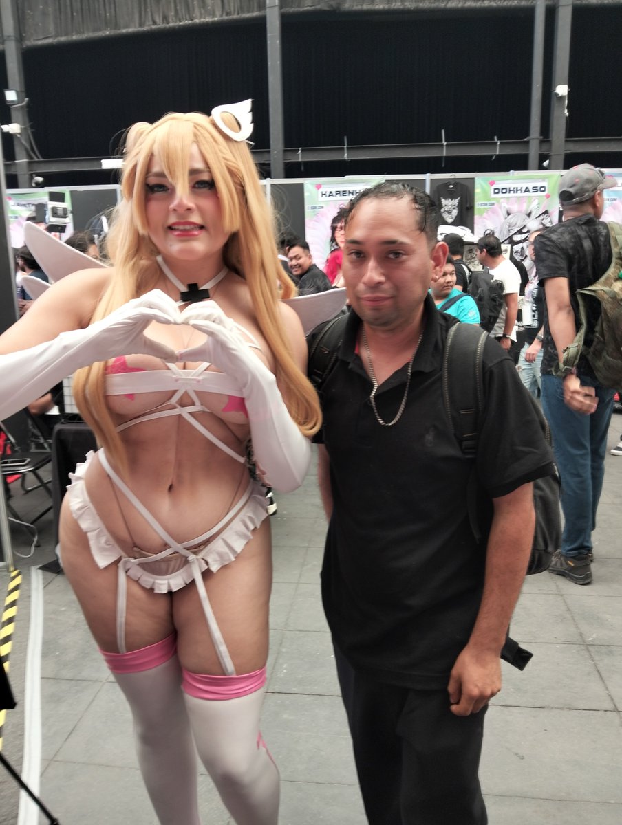 felipe010101010's tweet photo. Un gusto haber coincidido @HelloAlizhey ✨Su cosplay de Super Sonico quedó genial
#Cosplay #Supersonico https://t.co/tk2RJCM7ue