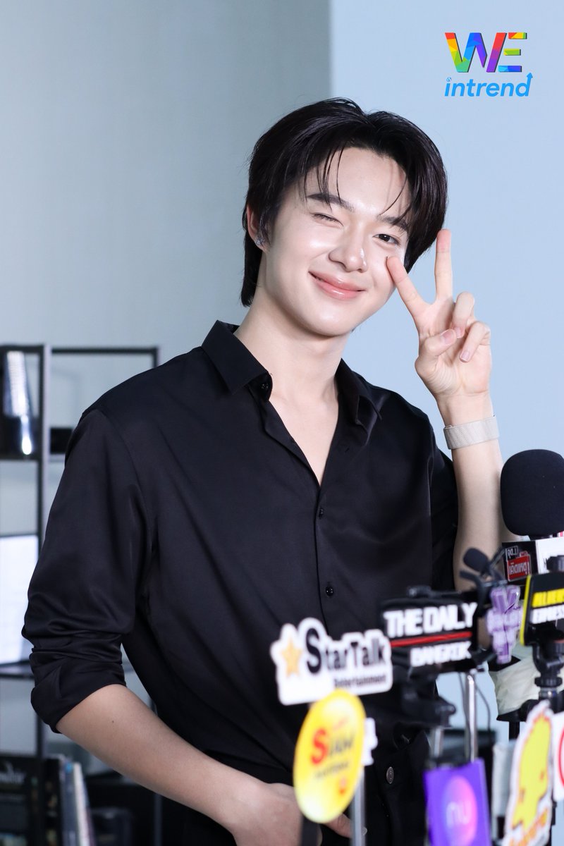 weintrend_tv's tweet photo. ฝากแม่ๆ เข้าไปฟังกันเยอะๆ น้าาาา💖

“นุนิว ชวรินทร์” กับซิงเกิลล่าสุด “คาตา (KATA) Feat. BOWKYLION” แสงออกหูแน่นอนงานนี้ ✨

NUNEW FEAT BOWKYLION
#เพลงคาตา #NuNew 
#NuNew7thSingle 
#DMDMUSIC 

🎥MV: https://t.co/iqRFJKpISM…

🎧 https://t.co/AhlZ00vRpv https://t.co/XePC6uEbP6