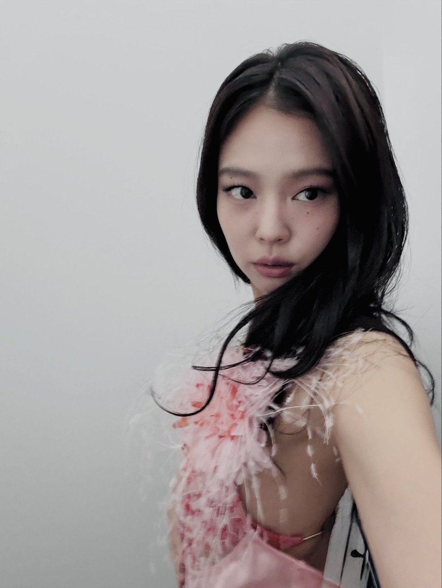 ruubify's tweet photo. One wink and you’re already in trouble. https://t.co/0Hk15ZPQeJ