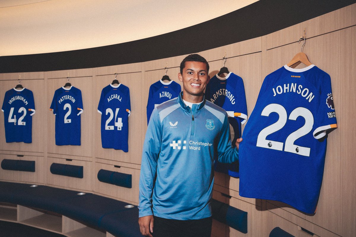 Everton's tweet photo. "The new stadium is unbelievable. I remember it being a fierce atmosphere. It's intimidating, it's hostile – it's everything you'd want.

"A lot of clubs that move struggle to regain the atmosphere they had before, but what I experienced last year was amazing." 💙 https://t.co/iSlPLJcRNU