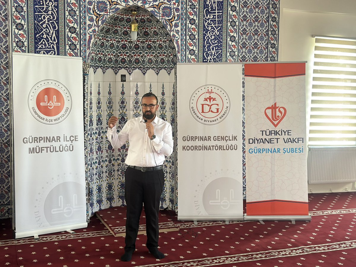 GrpnrMuftuluk's tweet photo. Gürpınar İlçe Müftülüğü tarafından yaz Kur’an kurslarına devam eden erkek öğrencilerimize yönelik düzenlenen Fahri Müezzinlik Yarışması, İlçe Müftümüz Sayın @kasim___demir başkanlığında Merkez Büyük Camii’nde gerçekleştirildi. https://t.co/kH8GiH1LyN