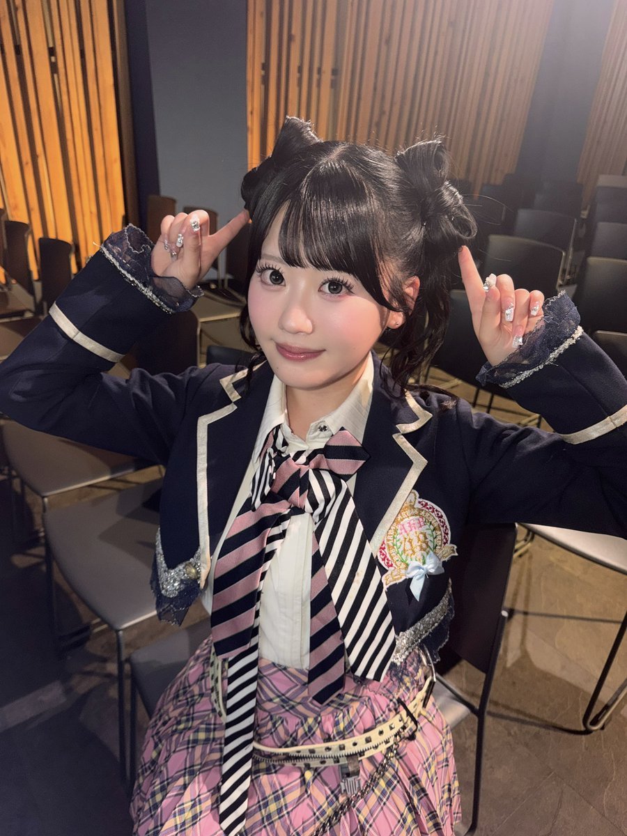 UntilYou_FindMe's tweet photo. You see this and you can only think that a Team B stage needs to get revived in some form because??? I need her in a team b stage hello? https://t.co/qIiQS9Ul2t