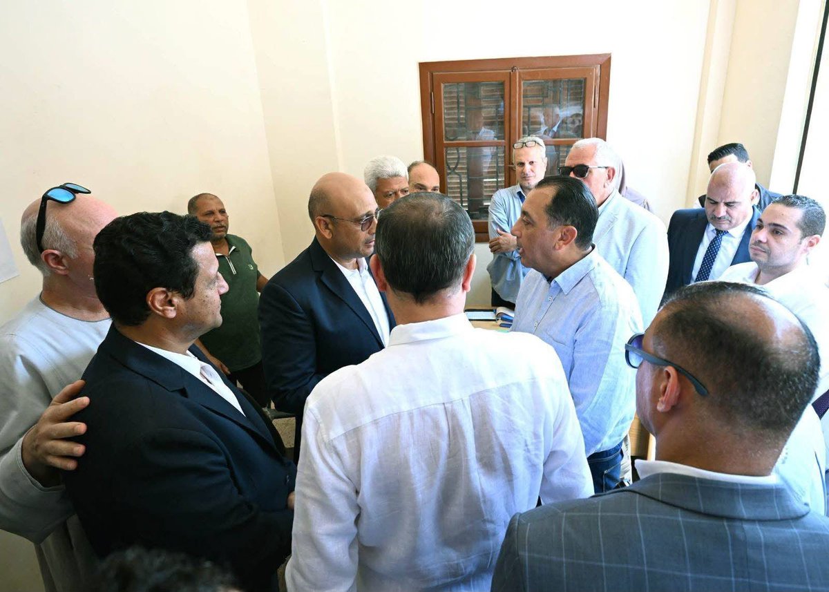 Agr_Avic1's tweet photo. ضمن مشروعات المبادرة الرئاسية "حياة كريمة" بمحافظة الغربية:

رئيس الوزراء يتفقد المجمع الزراعي البيطري بقرية سندبسط بمركز زفتى https://t.co/0EfMFzCn12