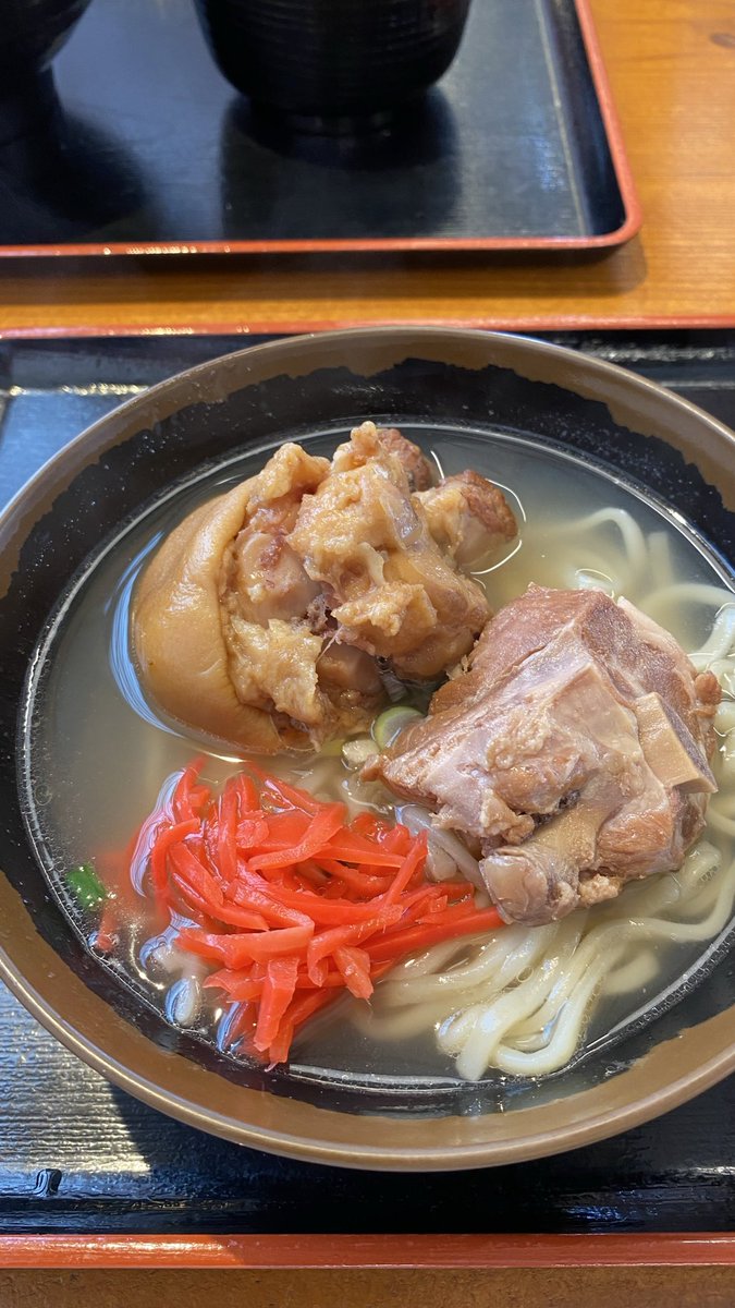 7216mee's tweet photo. 今日のお昼は、愛知から来たお友達と。
連れ連れした、宮良そば。
美味しいって喜んでいただけました。
連れ連れしたお店を喜んでもらえると嬉しいですね😊
大好きな人の話をしながら…美味しい食事をして…楽しい時間を過ごせるって幸せですね♪主役が一緒なら最上級の幸せになります✨ https://t.co/wQTVh8ba5H