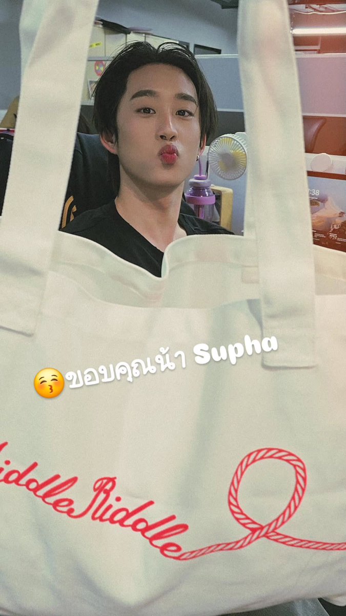 umeee_105's tweet photo. ひーん可愛いよ〜😽💙

cr. boombumpy | ig
#est_rvp https://t.co/T5c0Z797sC