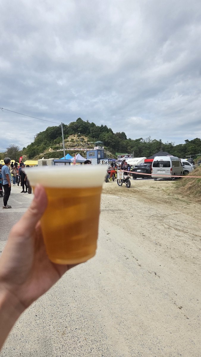 Lin09419's tweet photo. 今年も全日本名阪に行けるようでほんとに楽しみ！！
美味しいご飯やさんで美味しいビールが飲めるところに絶対行きたい！！
全くバイク乗れないんだけど、モトクロスにハマりすぎてる😂もはや年間の楽しみでしかない❤️‍🔥
#全日本モトクロス
#コアすぎてもったいない
#今年も名阪行けるぞありがとう https://t.co/eYNn0kzASA