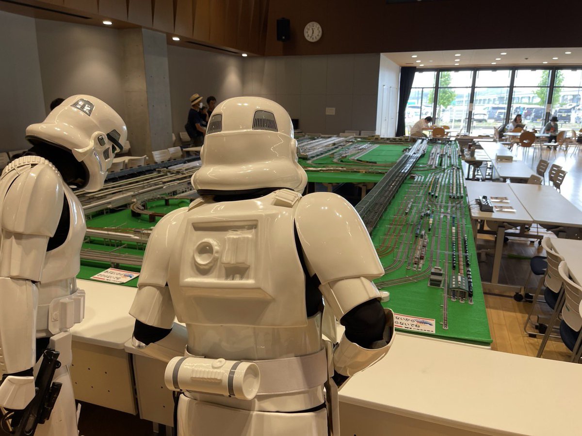 jp501st's tweet photo. ✨出撃レポート✨
2026年8月8日(土) 戸隠高原鐵道　鉄道模型運行会

鉄道模型に、ストームトルーパーも興味津々。
こどもから大人まで、たくさんの方との交流を楽しみました。
🚂✨ 帝国軍、鉄道模型の魅力を存分に堪能し、ミッション完了！

#501st 
#501stlegion 
#501stjapanesegarrison https://t.co/5VWLmhKB05