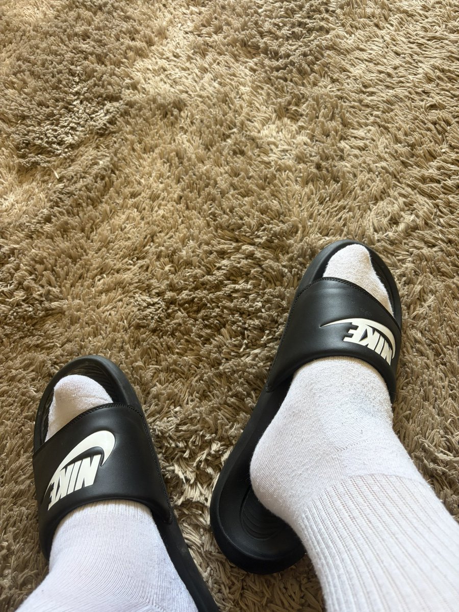 TxmxWxL's tweet photo. odd sock tuesday? 

#gayfeet #whitesocks #dom #gaysocks #scally https://t.co/PuIhh5ZTje