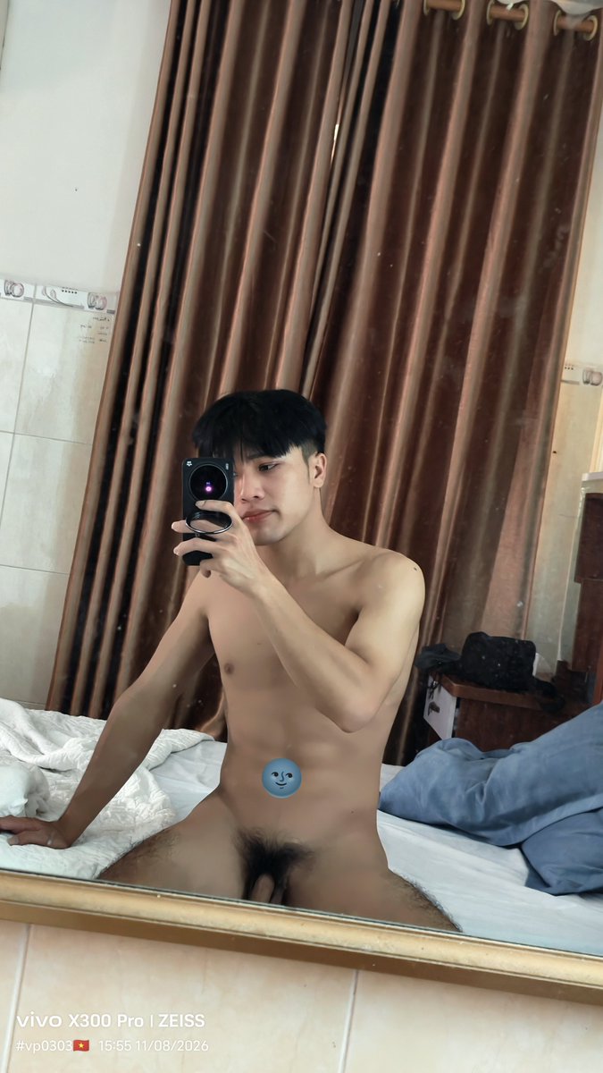 vanphong332003's tweet photo. Mắt bị sưng😆 https://t.co/OtCQmula8q
