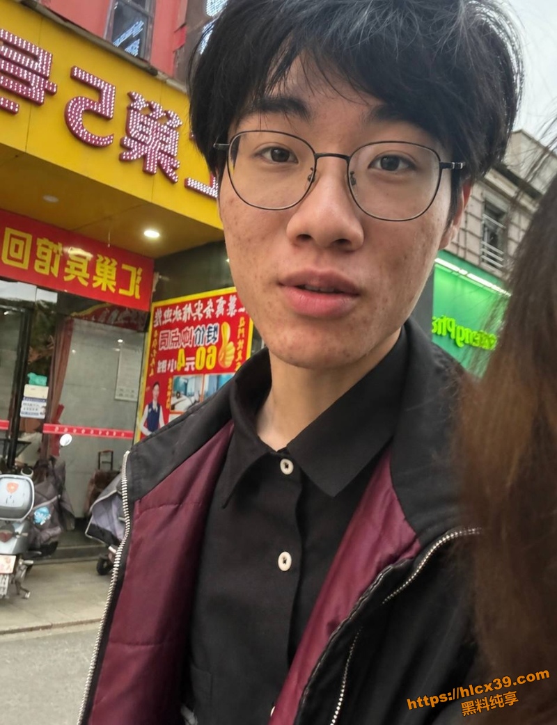 futejia01's tweet photo. 南昌男团SC驰越 谢泽铨 被曝出轨脚踏两条船 小三反PUA正牌女友记录引发热议

直达链接：https://t.co/fkl2WkecZ7

#南昌 #南昌男团SC驰越 #谢泽铨 #出轨 #脚踏两条船 #谢泽铨脚踏两条船 #小三反PUA正牌女友 #聊天记录流出 #谢泽铨出轨曝光 #黑料网纯享版 https://t.co/D0y8VNxFRT
