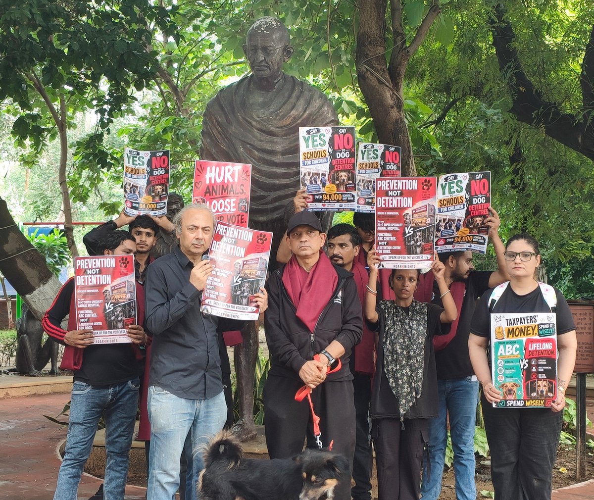 joedelhi's tweet photo. 11 August was chosen as National Indie Dog Day because a painful date can become a compassionate one
Today, we remember India's native dogs with love, dignity &amp; hope.

At Raj Ghat, New Delhi with @sanjay_daddy
@narendramodi @rashtrapatibhvn
#NationalIndieDogDay #भारतीयश्वानदिवस https://t.co/XD0FyCxcEC