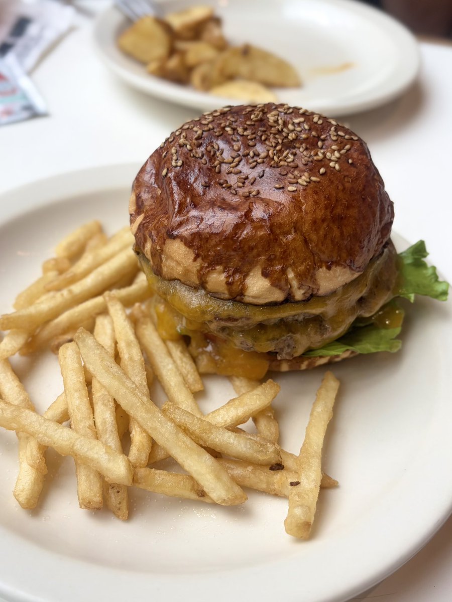 04maria_s's tweet photo. お父さんの誕生日に
家族でランチしたよっ︎🍔 https://t.co/TXHYvaZ4cf